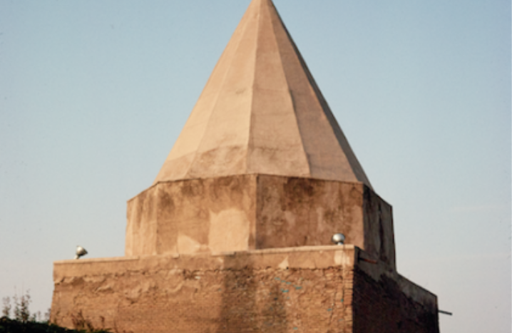 https://antiquitiescoalition.org/wp-content/uploads/2019/04/Mausoleum-of-Imam-Yahya-ibn-al-Qasim-AFTER-Militant-propaganda-video-shot-via-gatesofnineveh-1024x723-1.jpg